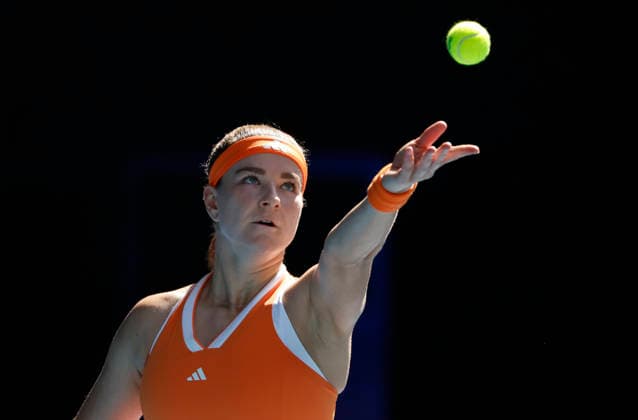 TENNIS AUSTRALIAN OPEN, Karolina Muchova of the Czech Republic prepares to serve during the Women™s 4th round match against Coco Gauff of USA on day 8 of the 2026 Australian Open tennis tournament at Melbourne Park in Melbourne, Sunday, January 25, 2026. ( NO ARCHIVING MELBOURNE VICTORIA AUSTRALIA  Copyright: xROBxPREZIOSOx 20260125139139982453