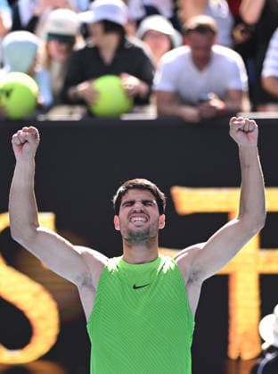 TENNIS AUSTRALIAN OPEN, Carlos Alcaraz of Spain celebrates winning the Men™s 4th round match against Tommy Paul of USA on day 8 of the 2026 Australian Open tennis tournament at Melbourne Park in Melbourne, Sunday, January 25, 2026. ( NO ARCHIVING MELBOURNE VICTORIA AUSTRALIA  Copyright: xJAMESxROSSx 20260125149661339435
