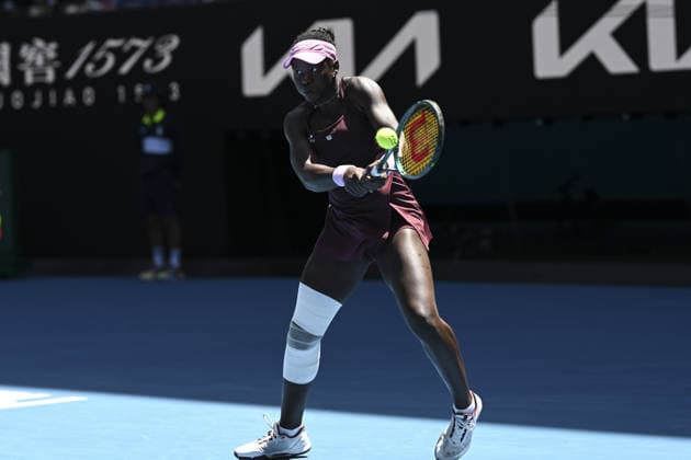 Australian Open 2026 MELBOURNE, AUSTRALIA - JANUARY 25: Victoria Mboko (CAN) in action against Aryna Sabalenka (not seen) during round 4 at the Australian Open grand slam tennis tournament at Melbourne Park in Melbourne, Australia on January 25, 2026 Mark Avellino Anadolu Melbourne Australia. Editorial use only. Please get in touch for any other usage.  Copyright: x2026xAnadoluxMarkxAvellinox