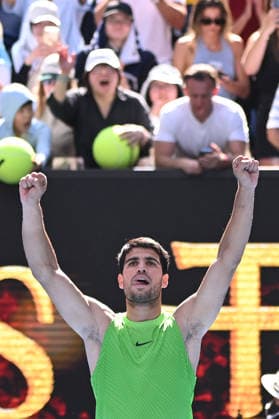 TENNIS AUSTRALIAN OPEN, Carlos Alcaraz of Spain celebrates winning the Men™s 4th round match against Tommy Paul of USA on day 8 of the 2026 Australian Open tennis tournament at Melbourne Park in Melbourne, Sunday, January 25, 2026. ( NO ARCHIVING MELBOURNE VICTORIA AUSTRALIA  Copyright: xJAMESxROSSx 20260125190568978624