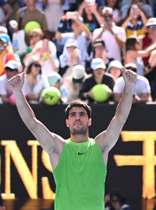 TENNIS AUSTRALIAN OPEN, Carlos Alcaraz of Spain celebrates winning the Men™s 4th round match against Tommy Paul of USA on day 8 of the 2026 Australian Open tennis tournament at Melbourne Park in Melbourne, Sunday, January 25, 2026. ( NO ARCHIVING MELBOURNE VICTORIA AUSTRALIA  Copyright: xJAMESxROSSx 20260125132661589059