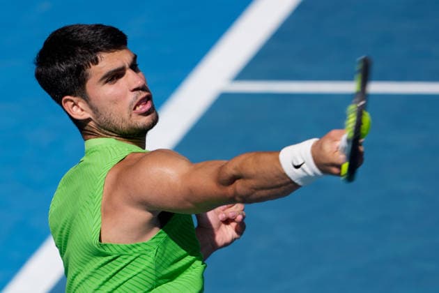January 25, 2026: 1st seed CARLOS ALCARAZ of Spain in action against 19th seed TOMMY PAUL of the USA on Rod Laver Arena in a Men s Singles 4th round match on day 8 of the 2026 Australian Open in Melbourne, Australia. ALCARAZ won 76 64 75. Cal Media Melbourne Australia - ZUMAc04_ 20260125_faf_c04_018 Copyright: xSydneyxLowx