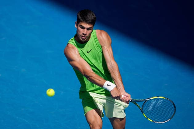 January 25, 2026: 1st seed CARLOS ALCARAZ of Spain in action against 19th seed TOMMY PAUL of the USA on Rod Laver Arena in a Men s Singles 4th round match on day 8 of the 2026 Australian Open in Melbourne, Australia. ALCARAZ won 76 64 75. Cal Media Melbourne Australia - ZUMAc04_ 20260125_faf_c04_019 Copyright: xSydneyxLowx
