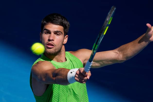 January 25, 2026: 1st seed CARLOS ALCARAZ of Spain in action against 19th seed TOMMY PAUL of the USA on Rod Laver Arena in a Men s Singles 4th round match on day 8 of the 2026 Australian Open in Melbourne, Australia. ALCARAZ won 76 64 75. Cal Media Melbourne Australia - ZUMAc04_ 20260125_faf_c04_029 Copyright: xSydneyxLowx