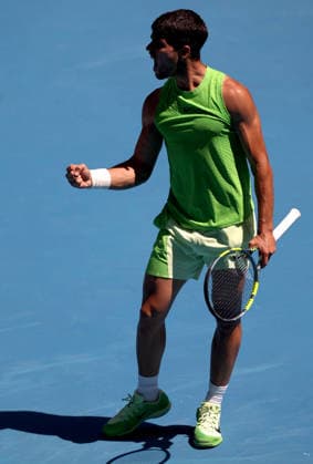 Carlos Alcaraz of Spain celebrates Australian Open tennis tournament, Day Eight, Melbourne Park, Australia - 25 Jan 2026Melbourne Melbourne Park Victoria (VIC) Australia  Copyright: xEllaxLing Shutterstockx 16380468r