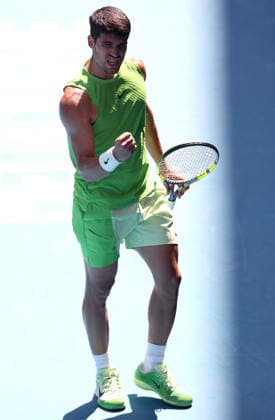 Carlos Alcaraz of Spain celebrates Australian Open tennis tournament, Day Eight, Melbourne Park, Australia - 25 Jan 2026Melbourne Melbourne Park Victoria (VIC) Australia  Copyright: xEllaxLing Shutterstockx 16380468j