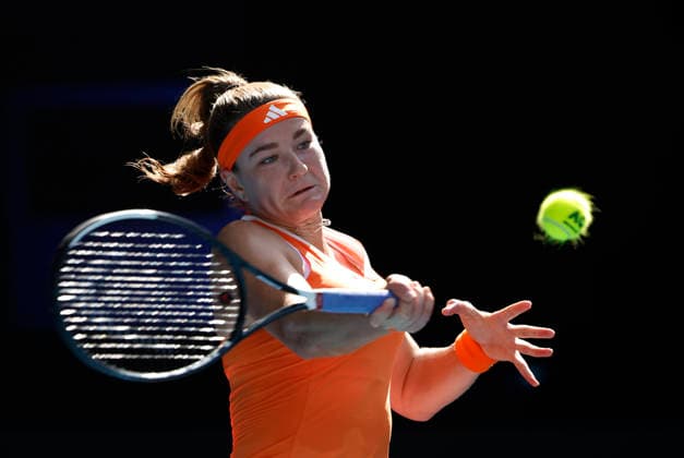 TENNIS AUSTRALIAN OPEN, Karolina Muchova of the Czech Republic in action during the Women™s 4th round match against Coco Gauff of USA on day 8 of the 2026 Australian Open tennis tournament at Melbourne Park in Melbourne, Sunday, January 25, 2026. ( NO ARCHIVING MELBOURNE VICTORIA AUSTRALIA  Copyright: xROBxPREZIOSOx 20260125129833314220