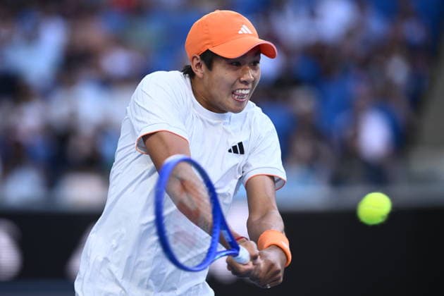 TENNIS AUSTRALIAN OPEN, Learner Tien of USA in action during the Men™s 4th round match against Daniil Medvedev of Russia on day 8 of the 2026 Australian Open tennis tournament at Melbourne Park in Melbourne, Sunday, January 25, 2026. ( NO ARCHIVING MELBOURNE VICTORIA AUSTRALIA  Copyright: xJOELxCARRETTx 20260125110668293773