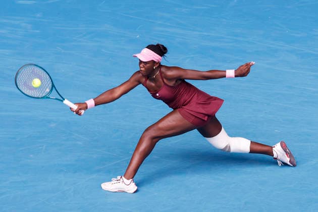 (260125) -- MELBOURNE, Jan. 25, 2026 -- Victoria Mboko hits a return during the women s singles 4th round match between Aryna Sabalenka of Belarus and Victoria Mboko of Canada at the Australian Open tennis tournament in Melbourne, Australia, Jan. 25, 2026. ) (SP)AUSTRALIA-MELBOURNE-TENNIS-AUSTRALIAN OPEN-WOMEN S SINGLES MaxPing 