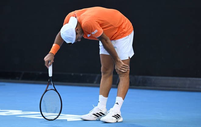 TENNIS AUSTRALIAN OPEN, Francisco Cerundolo of Argentina reacts during his loss in the Men™s 4th round match against Alexander Zverev of Germany on day 8 of the 2026 Australian Open tennis tournament at Melbourne Park in Melbourne, Sunday, January 25, 2026. ( NO ARCHIVING MELBOURNE VICTORIA AUSTRALIA  Copyright: xJAMESxROSSx 20260125160386928270