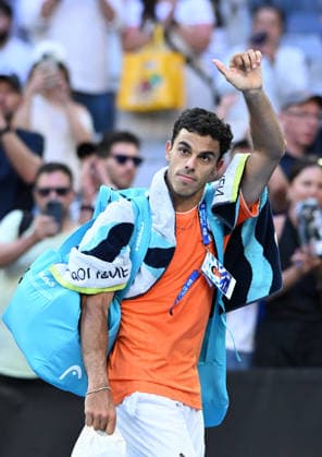TENNIS AUSTRALIAN OPEN, Francisco Cerundolo of Argentina departs following his loss in the Men™s 4th round match against Alexander Zverev of Germany on day 8 of the 2026 Australian Open tennis tournament at Melbourne Park in Melbourne, Sunday, January 25, 2026. ( NO ARCHIVING MELBOURNE VICTORIA AUSTRALIA  Copyright: xJAMESxROSSx 20260125190481184069