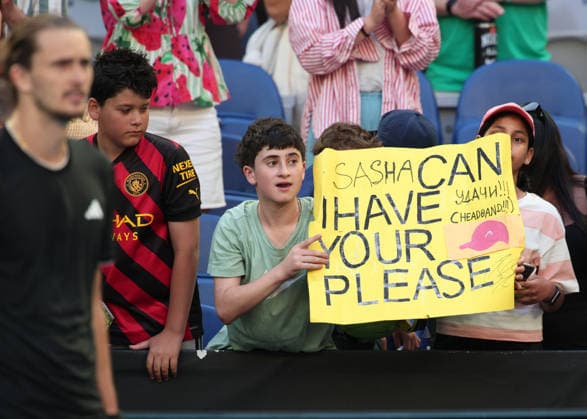 Alexander Zverev fan holding poster, Australian Open 2026, Melbourne Park, Melbourne, Victoria, Australia Copyright: xJuergenxHasenkopfx