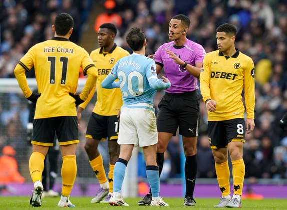 Manchester, England, 24th January 2026. Referee Farai Hallam (C) speaks to Bernardo Silva of Manchester City during the Manchester City vs Wolverhampton Wanderers Premier League match at the Etihad Stadium, Manchester. Picture credit should read: Andrew Yates Sportimage EDITORIAL USE ONLY. No use with unauthorised audio, video, data, fixture lists, club league logos or live services. Online in-match use limited to 120 images, no video emulation. No use in betting, games or single club league player publications. SPI_101_AY_MAN_CITY_WOLVES SPI-4473-0101