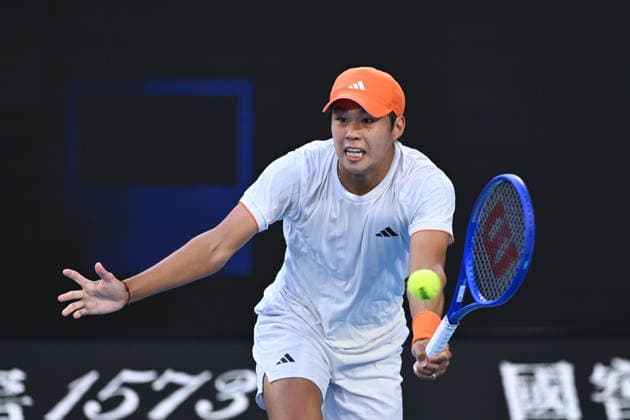 TENNIS AUSTRALIAN OPEN, Learner Tien of USA in action during the Men™s 4th round matchagainst Daniil Medvedev of Russia on day 8 of the 2026 Australian Open tennis tournament at Melbourne Park in Melbourne, Sunday, January 25, 2026. ( NO ARCHIVING MELBOURNE VICTORIA AUSTRALIA  Copyright: xJAMESxROSSx 20260125183685433155