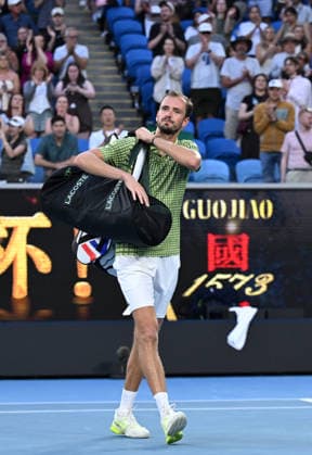 TENNIS AUSTRALIAN OPEN, Daniil Medvedev of Russia departs following his straight sets loss to Learner Tien of USA on day 8 of the 2026 Australian Open tennis tournament at Melbourne Park in Melbourne, Sunday, January 25, 2026. ( NO ARCHIVING MELBOURNE VICTORIA AUSTRALIA  Copyright: xJAMESxROSSx 20260125121401715277