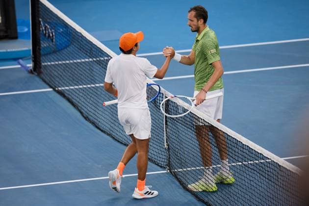 Learner Tien of the United States of America and Daniil Medvedev Australian Open tennis tournament, Day Eight, Melbourne Park, Australia - 25 Jan 2026Melbourne Melbourne Park Victoria (VIC) Australia  Copyright: xRachelxBach Shutterstockx 16380469dk
