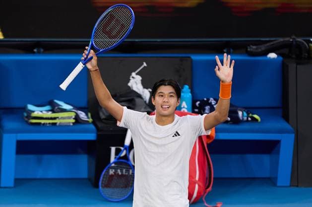 Learner Tien of the United States of America celebrates winning his match Australian Open tennis tournament, Day Eight, Melbourne Park, Australia - 25 Jan 2026Melbourne Melbourne Park Victoria (VIC) Australia  Copyright: xRachelxBach Shutterstockx 16380469dl