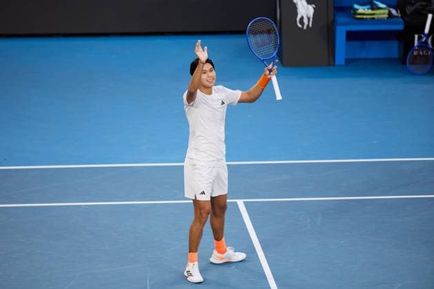 Learner Tien of the United States of America celebrates winning his match Australian Open tennis tournament, Day Eight, Melbourne Park, Australia - 25 Jan 2026Melbourne Melbourne Park Victoria (VIC) Australia  Copyright: xRachelxBach Shutterstockx 16380469dp