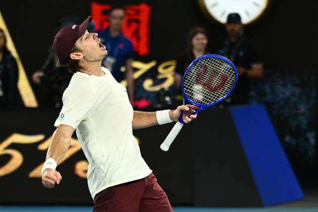 TENNIS AUSTRALIAN OPEN, Alex de Minaur of Australia celebrates winning the Men™s 4th round match against Alexander Bublik of Kazakhstan on day 8 of the 2026 Australian Open tennis tournament at Melbourne Park in Melbourne, Sunday, January 25, 2026. ( NO ARCHIVING MELBOURNE VICTORIA AUSTRALIA  Copyright: xJOELxCARRETTx 20260125150898954067