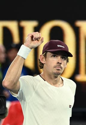TENNIS AUSTRALIAN OPEN, Alex de Minaur of Australia celebrates winning the Men™s 4th round match against Alexander Bublik of Kazakhstan on day 8 of the 2026 Australian Open tennis tournament at Melbourne Park in Melbourne, Sunday, January 25, 2026. ( NO ARCHIVING MELBOURNE VICTORIA AUSTRALIA  Copyright: xJOELxCARRETTx 20260125194940127821