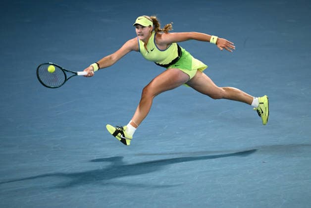 TENNIS AUSTRALIAN OPEN, Mirra Andreeva of Russia in action during the Women™s 4th round match against Elina Svitolina of Ukraine on day 8 of the 2026 Australian Open tennis tournament at Melbourne Park in Melbourne, Sunday, January 25, 2026. ( NO ARCHIVING MELBOURNE VICTORIA AUSTRALIA  Copyright: xJOELxCARRETTx 20260125159391880200
