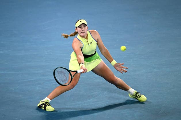 TENNIS AUSTRALIAN OPEN, Mirra Andreeva of Russia in action during the Women™s 4th round match against Elina Svitolina of Ukraine on day 8 of the 2026 Australian Open tennis tournament at Melbourne Park in Melbourne, Sunday, January 25, 2026. ( NO ARCHIVING MELBOURNE VICTORIA AUSTRALIA  Copyright: xJOELxCARRETTx 20260125189574677830