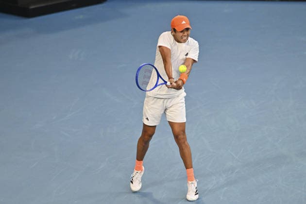 Australian Open 2026 MELBOURNE, AUSTRALIA - JANUARY 25: Learner Tien (USA) in action against Daniil Medvedev (not seen) in round 4 at the Australian Open grand slam tennis tournament at Melbourne Park in Melbourne, Australia on January 25, 2026 Mark Avellino Anadolu Melbourne Australia. Editorial use only. Please get in touch for any other usage.  Copyright: x2026xAnadoluxMarkxAvellinox