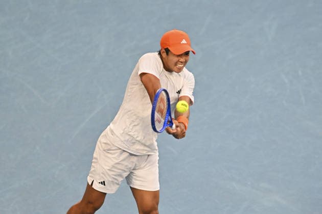 Australian Open 2026 MELBOURNE, AUSTRALIA - JANUARY 25: Learner Tien (USA) in action against Daniil Medvedev (not seen) in round 4 at the Australian Open grand slam tennis tournament at Melbourne Park in Melbourne, Australia on January 25, 2026 Mark Avellino Anadolu Melbourne Australia. Editorial use only. Please get in touch for any other usage.  Copyright: x2026xAnadoluxMarkxAvellinox