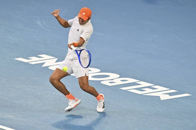 Australian Open 2026 MELBOURNE, AUSTRALIA - JANUARY 25: Learner Tien (USA) in action against Daniil Medvedev (not seen) in round 4 at the Australian Open grand slam tennis tournament at Melbourne Park in Melbourne, Australia on January 25, 2026 Mark Avellino Anadolu Melbourne Australia. Editorial use only. Please get in touch for any other usage.  Copyright: x2026xAnadoluxMarkxAvellinox