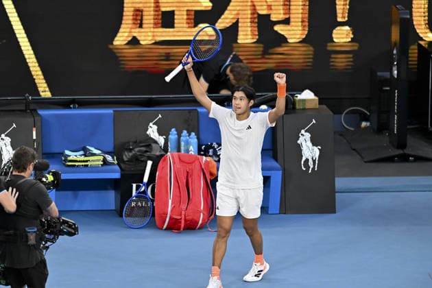 Australian Open 2026 MELBOURNE, AUSTRALIA - JANUARY 25: Learner Tien (USA) reaction after winning Daniil Medvedev against (not seen) in round 4 at the Australian Open grand slam tennis tournament at Melbourne Park in Melbourne, Australia on January 25, 2026 Mark Avellino Anadolu Melbourne Australia. Editorial use only. Please get in touch for any other usage.  Copyright: x2026xAnadoluxMarkxAvellinox
