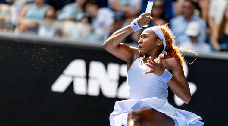 (260125) -- MELBOURNE, Jan. 25, 2026 -- Coco Gauff hits a return during the women s singles 4th round match between Coco Gauff of the United States and Karolina Muchova of the Czech Republic at the Australian Open tennis tournament in Melbourne, Australia, Jan. 25, 2026. (Photo by Xinhua) (SP)AUSTRALIA-MELBOURNE-TENNIS-AUSTRALIAN OPEN-WOMEN S SINGLES HuxJingchen 