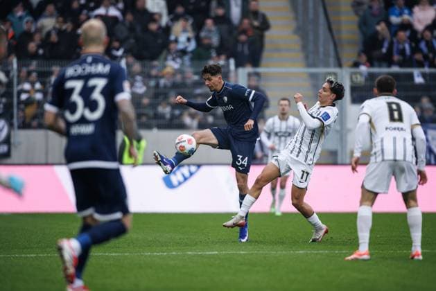 Cajetan Lenz VfL Bochum in duel with Frederik Schmahl SV 07 Elversberg , SV Elversberg vs VFL Bochum, Football, 2 Bundesliga, Matchday 19, Season 2025 2026, 25 01 2026 DFB regulations prohibit any use of photographs as image sequences and or quasi video SV Elversberg vs VFL Bochum, Football, 2 Bundesliga, Matchday 19, Season 2025 2026, 25 01 2026 Copyright: xEibner-Pressefoto AlexanderxNeisx EP_ANS