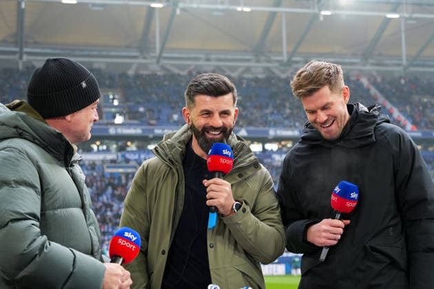 Germany Soccer 2 Bundesliga, Season 2025 26, Matchday 19 FC Schalke 04 vs 1 FC Kaiserslautern, 25 01 2026, Veltins Arena Gelsenkirchen, North Rhine-Westphalia Miron MusliÄ‡, Miron Muslic FC Schalke 04 Coach with Simon Terodde Expert Sky Copyright: xLeonxFrickx