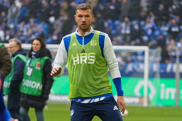 Germany Soccer 2 Bundesliga, Season 2025 26, 19 Matchday FC Schalke 04 vs 1 FC Kaiserslautern, 25 01 2026, Veltins Arena Gelsenkirchen, North Rhine-Westphalia Edin Džeko, Edin Dzeko FC Schalke 04, 10 Copyright: xLeonxFrickx