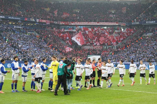 25 01 2026, xrekx, Fußball 2 Bundesliga, FC Schalke 04 1 FC Kaiserslautern v l Die Mannschaften FCK Fans ,Stimmung, Schals, Trikot, Fahne, Banner, Ultras, Zuschauer, Besucher, Choreo, Choreografie, atmosphere, spectators, Visitors DFL DFB REGULATIONS PROHIBIT ANY USE OF PHOTOGRAPHS as IMAGE SEQUENCES and or QUASI VIDEO Gelsenkirchen