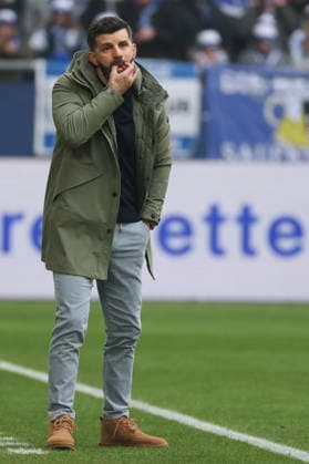 2 Bundesliga FC Schalke 04 1 FC Kaiserslautern on 25 01 2026 in the Veltins Arena at Schalke Coach Miron Muslic Schalke whistles MH