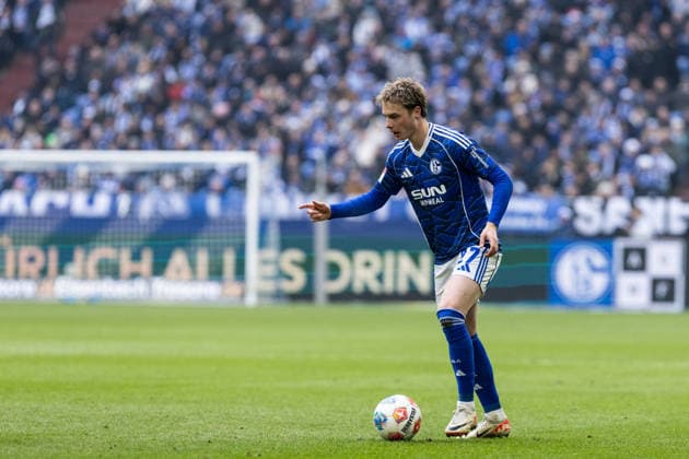 2 Soccer Bundesliga FC Schalke 04 1 FC Kaiserslautern 25 01 2026 Finn Porath FC Schalke 04, 27 2 Soccer Bundesliga FC Schalke 04 1 FC Kaiserslautern Veltins Arena, Gelsenkirchen 25 01 2026 DFL regulations prohibit any use of photographs as image sequences and or quasi video Copyright: xBEAUTIFULxSPORTS Buriakovx