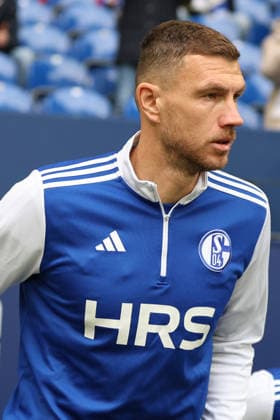 Edin Dzeko FC Schalke 04 at the match of the 2 Bundesliga season 2025 26 FC Schalke 04 1 FC Kaiserslautern Copyright Thomas Pakusch