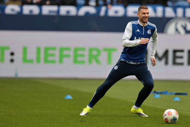 Edin Dzeko FC Schalke 04 at the match of the 2 Bundesliga season 2025 26 FC Schalke 04 1 FC Kaiserslautern Copyright Thomas Pakusch
