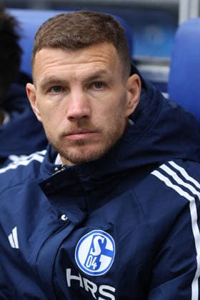 Edin Dzeko FC Schalke 04 at the match of the 2 Bundesliga season 2025 26 FC Schalke 04 1 FC Kaiserslautern Copyright Thomas Pakusch