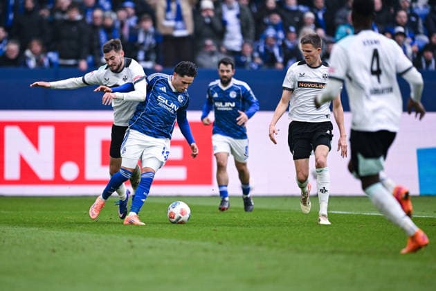 25 01 2026, Football, 2 Bundesliga, Season 2025 2026, Matchday 19, FC Schalke 04 1 FC Kaiserslautern, Penalty Soufiane El Faouzi FC Schalke 04 xRHR PHOTO YYx Copyright: KROEGER RHR-FOTOx RHR-FOTO YY