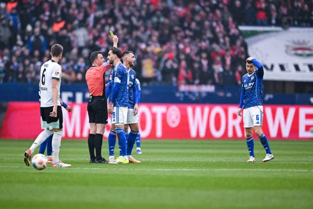 25 01 2026, Football, 2 Bundesliga, Season 2025 2026, Matchday 19, FC Schalke 04 1 FC Kaiserslautern, Yellow card Hasan Kurucay FC Schalke 04 xRHR PHOTO YYx Copyright: KROEGER RHR-FOTOx RHR-FOTO YY