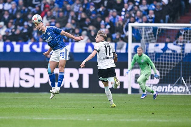 25 01 2026, Football, 2 Bundesliga, Season 2025 2026, Matchday 19, FC Schalke 04 1 FC Kaiserslautern, Nikola Katic FC Schalke 04 , Frank Ronstadt 1 FC Kaiserslautern xRHR PHOTO YYx Copyright: KROEGER RHR-FOTOx RHR-FOTO YY