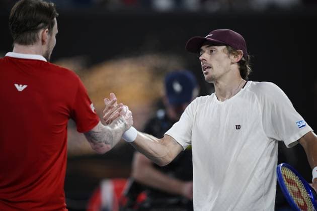 (260125) -- MELBOURNE, Jan. 25, 2026 -- Alex de Minaur (R) shake hands with Alexander Bublik after the men s singles 4th round match between Alex de Minaur of Australia and Alexander Bublik of Kazakhstan at the Australian Open tennis tournament in Melbourne, Australia, Jan. 25, 2026. (Photo by Xinhua) (SP)AUSTRALIA-MELBOURNE-TENNIS-AUSTRALIAN OPEN-MEN S SINGLES WangxShen 