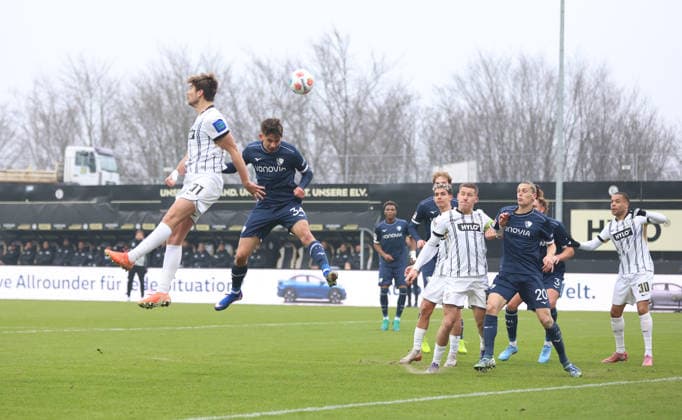 25 01 2026, Football, Men, 2 Bundesliga, Season 2025 2026, SV 07 Elversberg VfL Bochum 1848, Maximilian Rohr SV 07 Elversberg Cajetan Lenz VfL Bochum 1848 Elversberg Ursapharm Arena an der Kaiserlinde Saarland Germany DEU Copyright: xSebastianxBachx