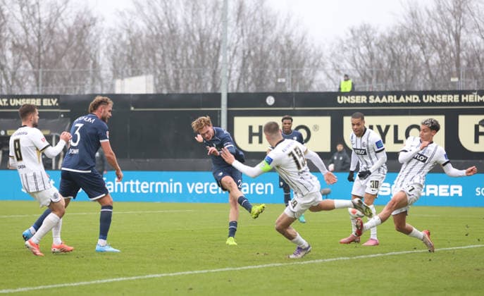 25 01 2026, Football, Men, 2 Bundesliga, Season 2025 2026, SV 07 Elversberg VfL Bochum 1848, Mats Pannewig VfL Bochum 1848 scores the goal to 0 1, Goal kick to 0 1 Elversberg Ursapharm Arena an der Kaiserlinde Saarland Germany DEU Copyright: xSebastianxBachx