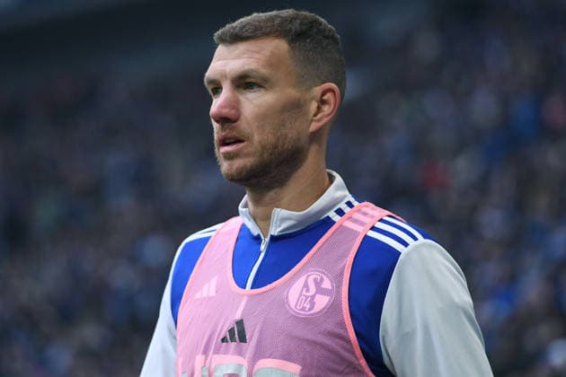 Soccer 2 Bundesliga 19 Matchday FC Schalke 04 1 FC Kaiserslautern on 25 01 2026 at the Veltins Arena in Gelsenkirchen Edin Dzeko Schalke DFL regulations prohibit any use of photographs as image sequences and or quasi video xRx