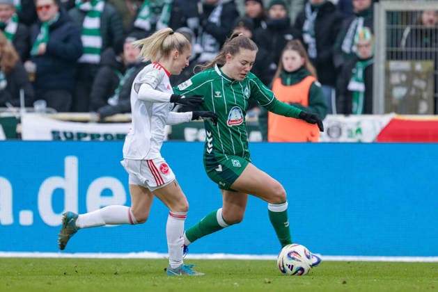 from left Fany Proniez 1 FC Nuremberg, 3 and Mara Alber SV Werder Bremen, 37 in running duel, duel, dynamic, action, action, game scene, THE DFB REGULATIONS PROHIBIT ANY USE OF PHOTOGRAPHS AS IMAGE SEQUENCES AND OR QUASI VIDEO , 25 01 2026, , Football, Google Pixel Womens Bundesliga, SV Werder Bremen 1 FC Nürnberg xobx