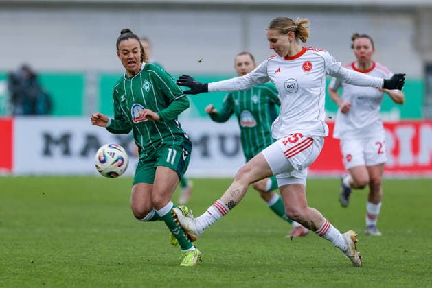 from left Maja Sternad SV Werder Bremen, 11 and Oliwia Wos 1 FC Nürnberg, 15 in a duel, dynamic, action, action, game scene, THE DFB REGULATIONS PROHIBIT ANY USE OF PHOTOGRAPHS AS IMAGE SEQUENCES AND OR QUASI VIDEO , 25 01 2026, , Football, Google Pixel Womens Bundesliga, SV Werder Bremen 1 FC Nürnberg xobx