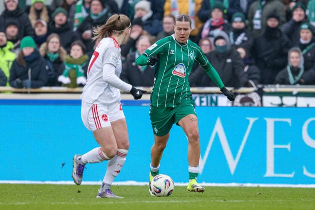 Larissa Mühlhaus SV Werder Bremen, 7 on the ball, single image, full body, action, action, game scene, THE DFB REGULATIONS PROHIBIT ANY USE OF PHOTOGRAPHS AS IMAGE SEQUENCES AND OR QUASI VIDEO , 25 01 2026, , Football, Google Pixel Womens Bundesliga, SV Werder Bremen 1 FC Nürnberg xobx